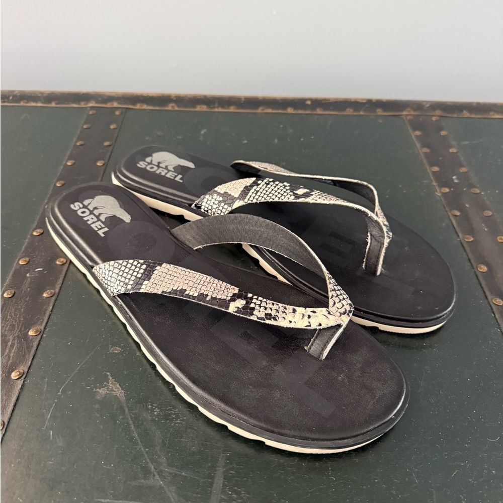 Sorel Ella II Thong Sandals Womens 12 Snake Print Flip Flop Beach White Black